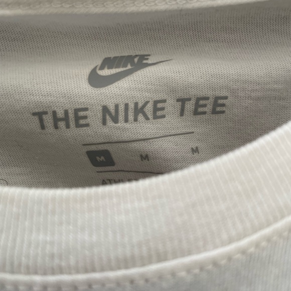 Nike graphic tee - Picture 3 of 3